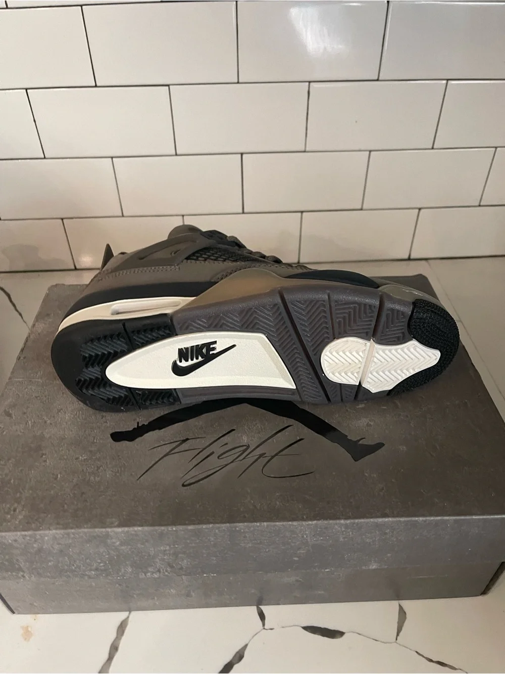 Men’s Retro 4 Cave Stone Size 5.5.